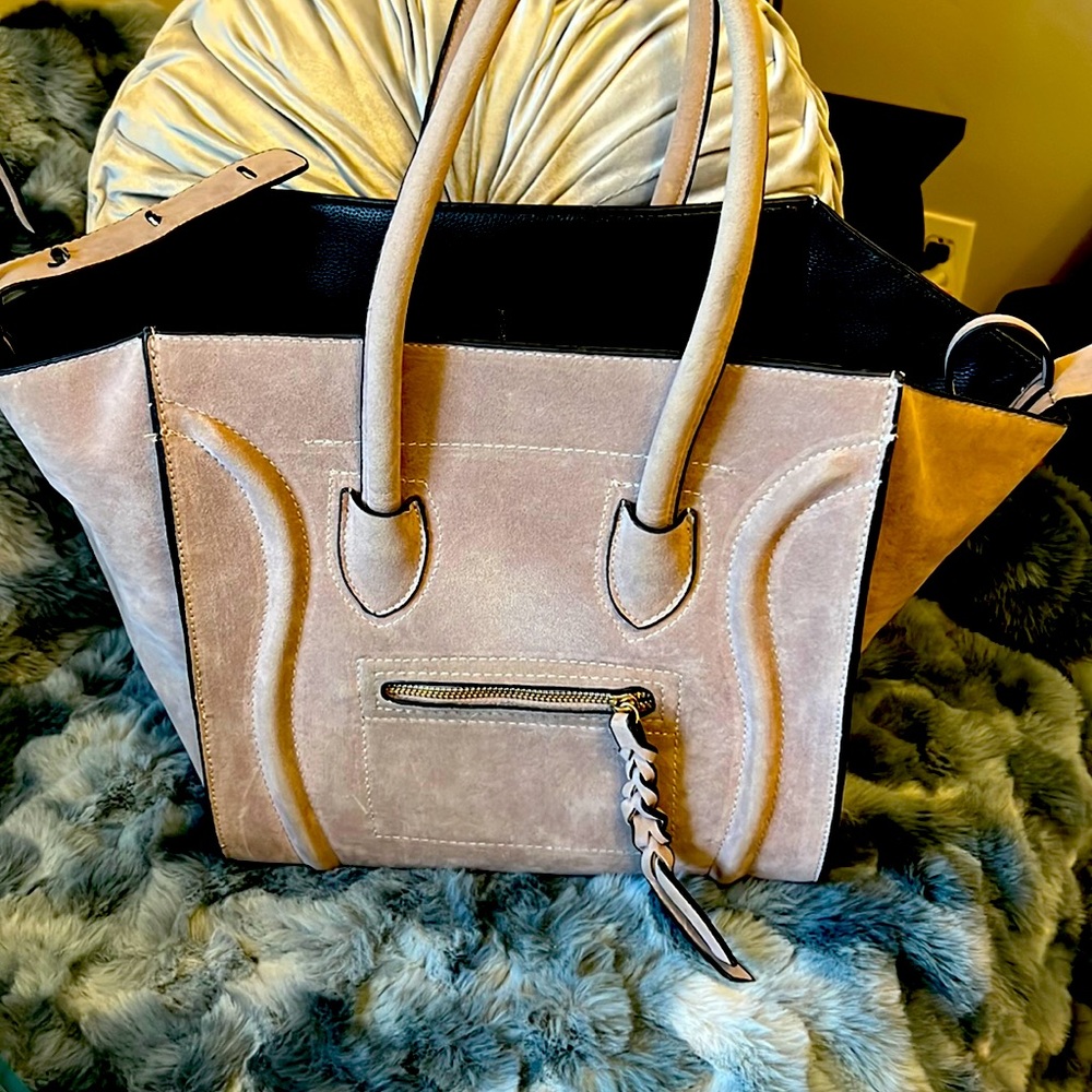 Trapeze style bag with removable pouch.